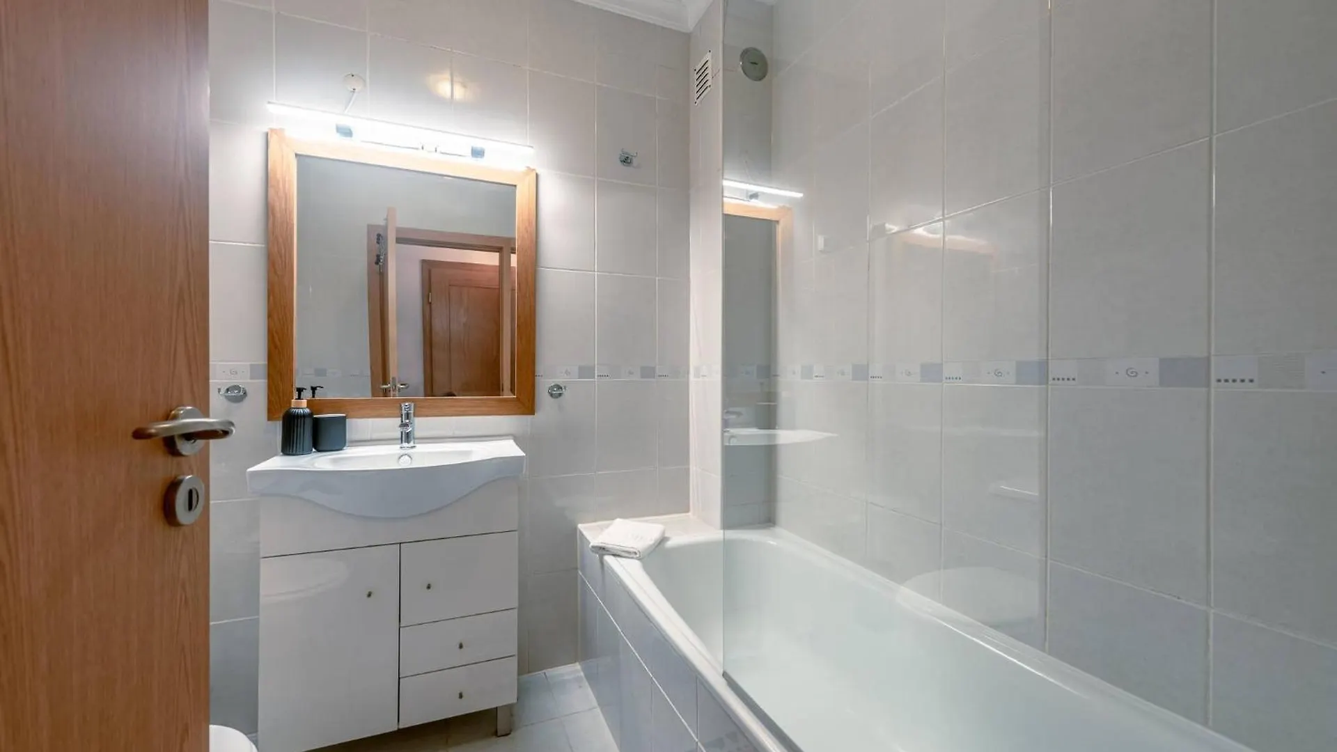 Apartment Seaescape Hideaway Portimao - Comfortable & Cozy